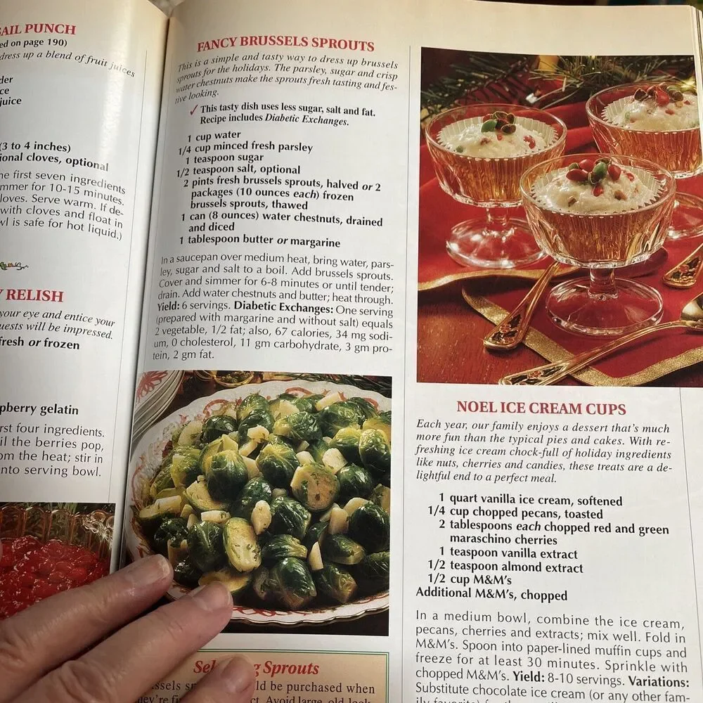 1997 Taste of Home Annual Recipes by Taste of Home Editorial Staff (1997,...